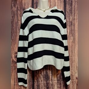 moon & madison Black and Cream Striped V-Neck Sweater Size Medium!